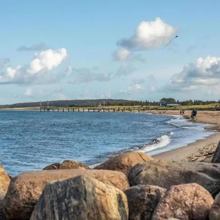 Charmante In Am Hafen *